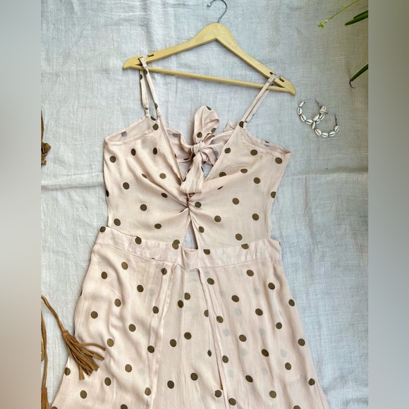 SOLD ❌ ASOS DESIGN tie back beach jumpsuit with wrap legs in metallic spot print - Picture 6 of 10